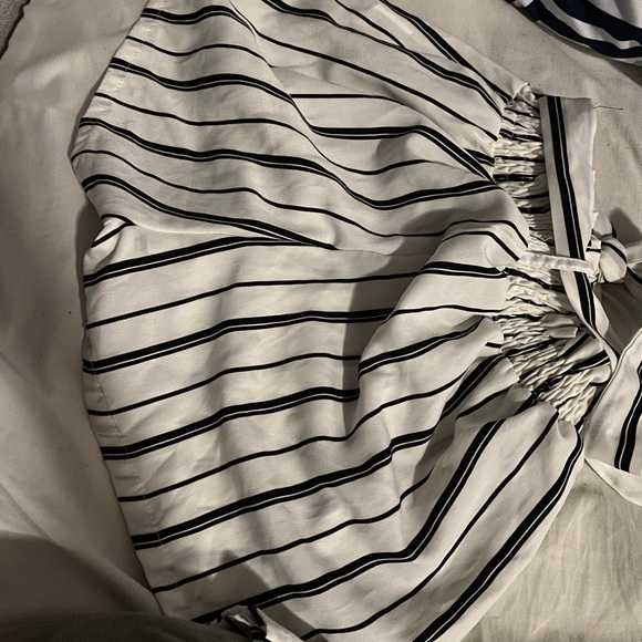 Woman’s shorts - Picture 2 of 2